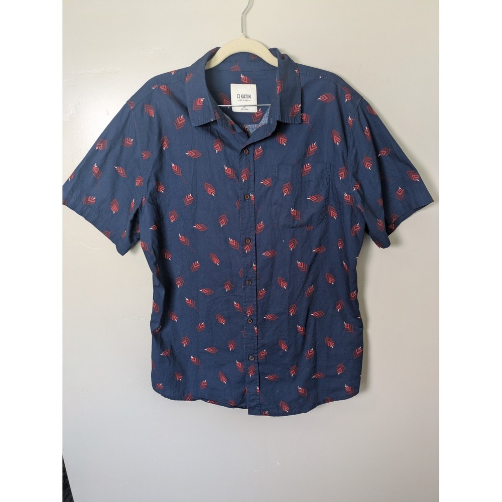 Katin‎ Men's Short Sleeve Button Up Shirt Navy Red Feather Print Size LG